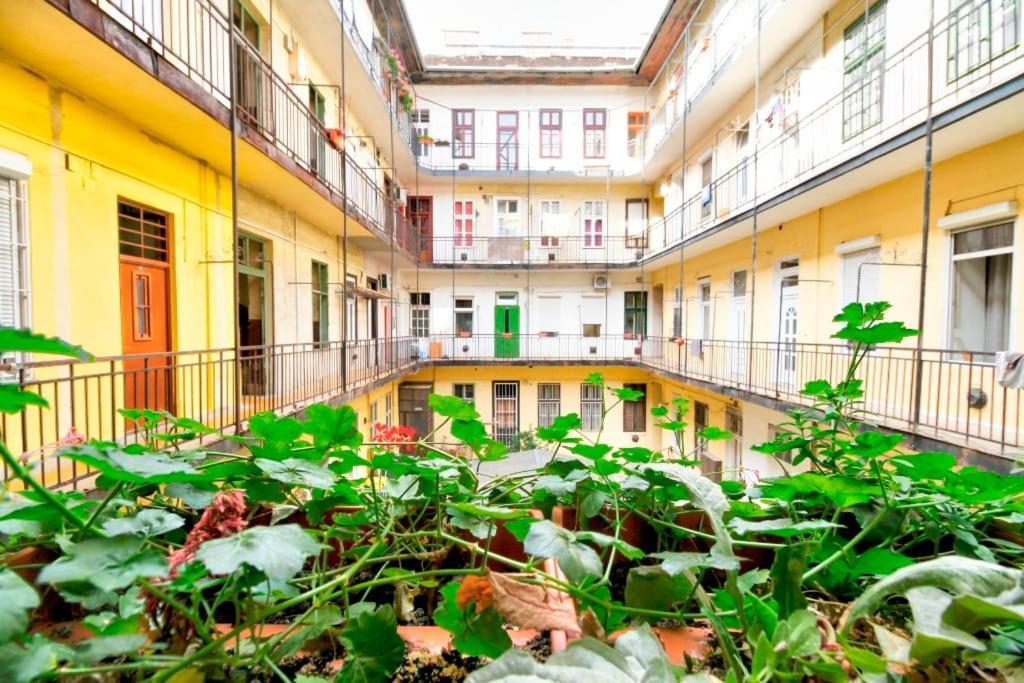 Ferienwohnung Nefelejcs Near The Keleti Railway Station Budapest Exterior foto